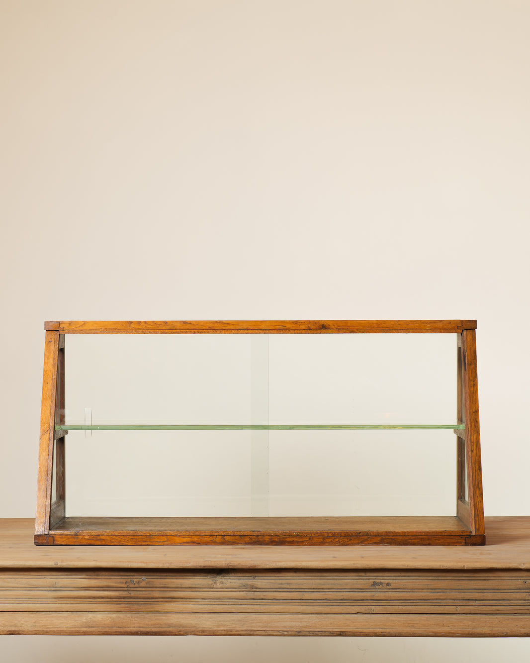 VITRINA EXPOSITORA DE COMERCIO EN MADERA Y CRISTAL, CIRCA 1920