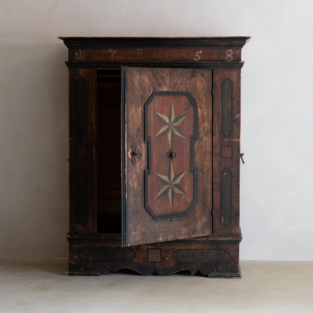 A FOLK ART WALL CABINET IN ORIGINAL PAINT, FRANCE S. XVIII