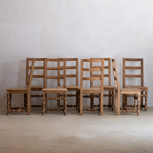 JUEGO DE OCHO SILLAS DE COMEDOR FRANCESAS DE ROBLE DEL SIGLO XIX