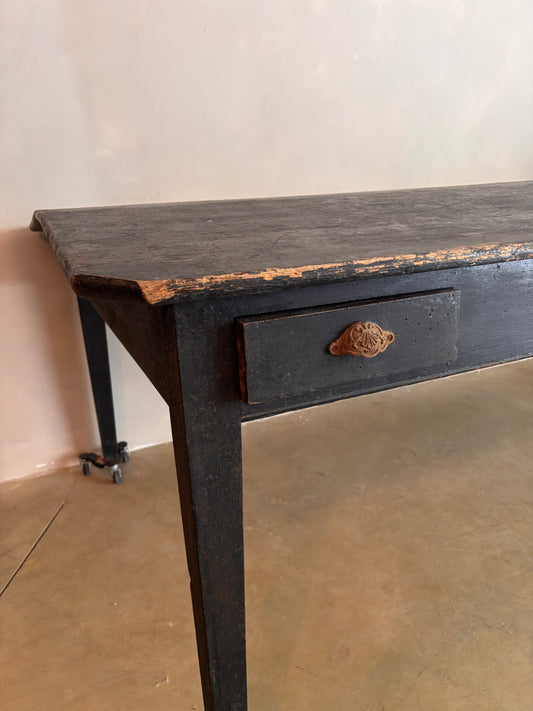 MESA ANTIGUA DE BIBLIOTECA DE PINO EBONIZADO