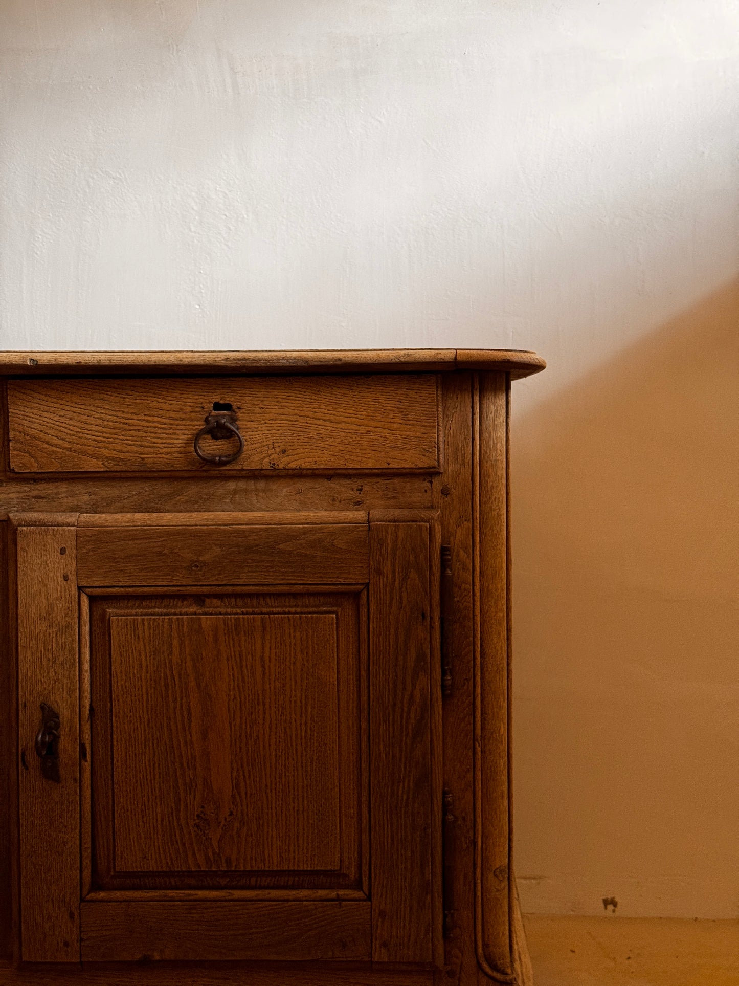 APARADOR DE ROBLE MACIZO Siglo XIX