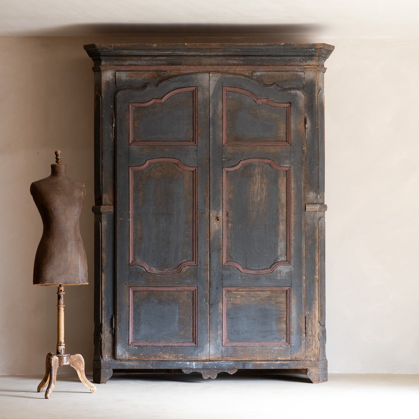 ARMARIO TOSCANO DE PALACIO S. XVIII