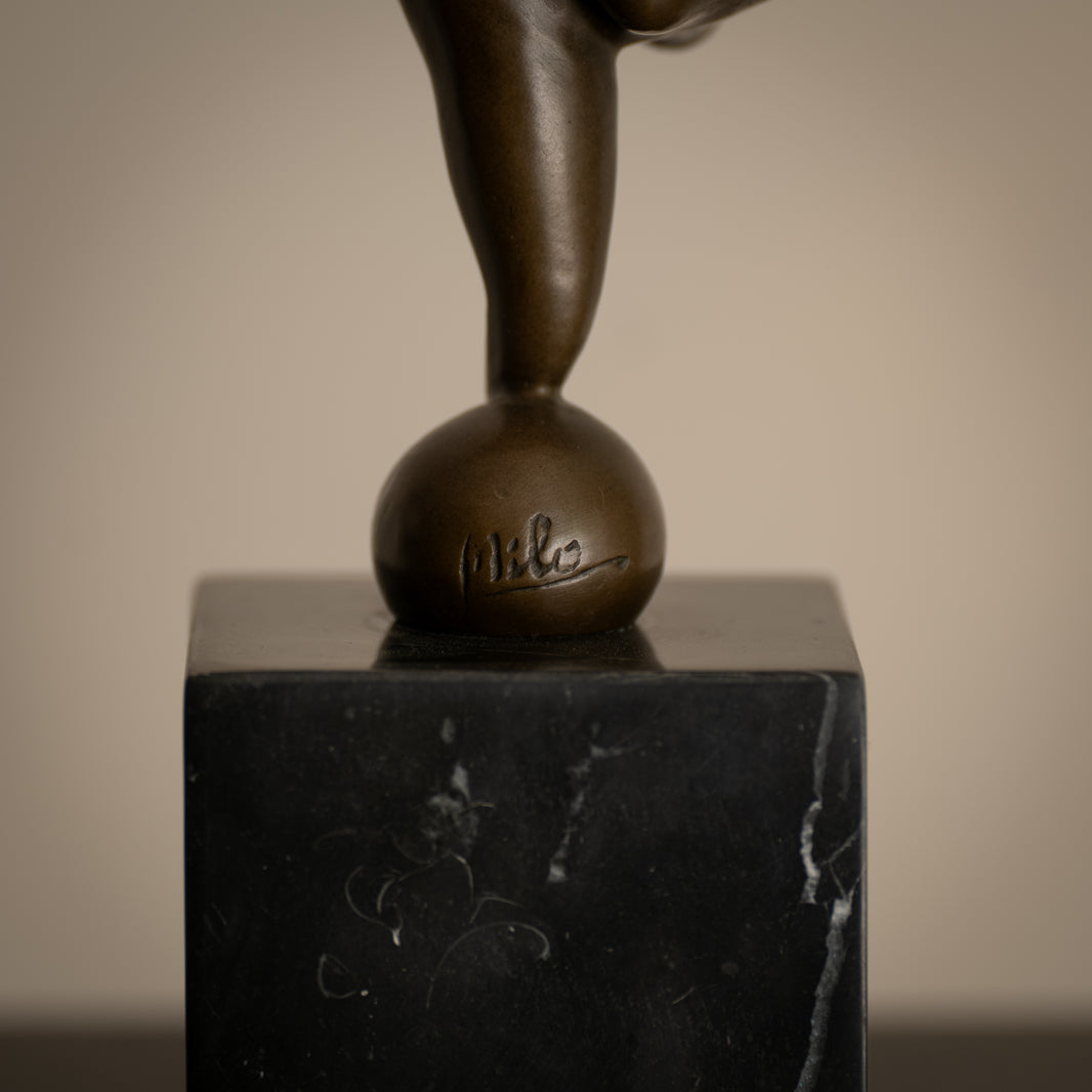 “GRAVITY” SCULPTURE — MILO