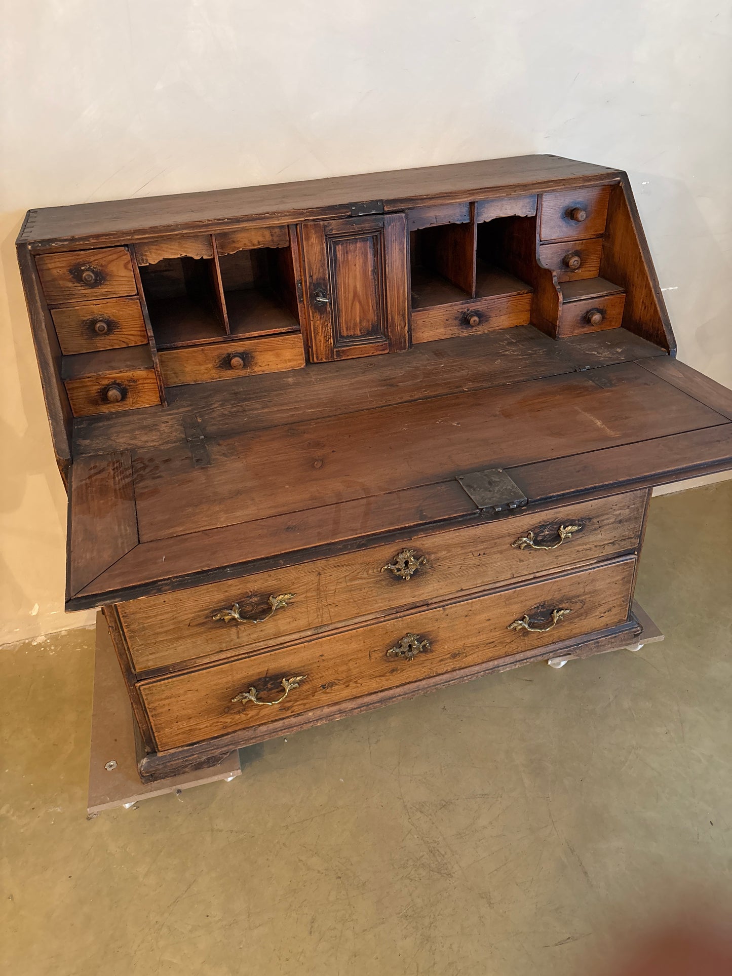 BUREAU FRANCÉS DE FINALES DEL SIGLO XVIII