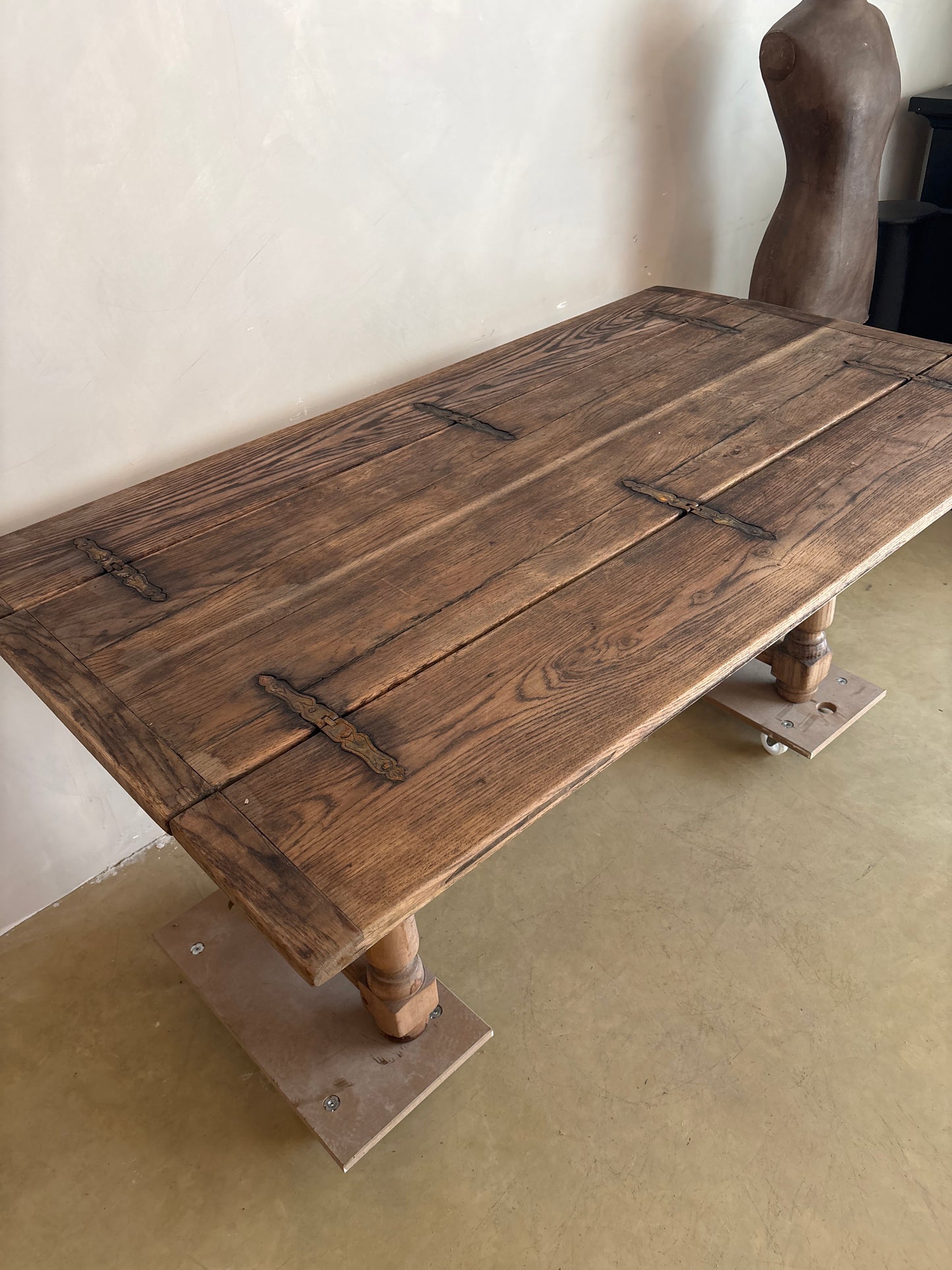 VERSATILE FRENCH OAK DINING TABLE WITH FLAPS S. XIX