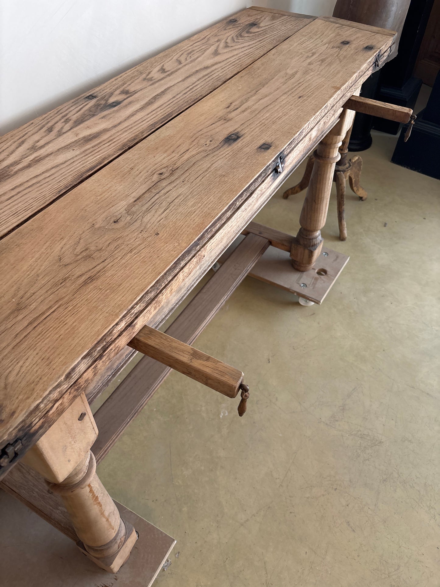 VERSATILE FRENCH OAK DINING TABLE WITH FLAPS S. XIX