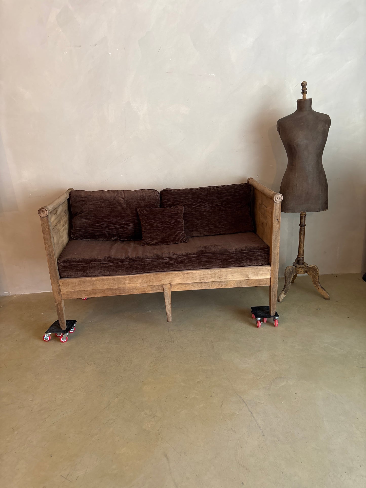 SOFA GUSTAVINO NOGAL S. XIX