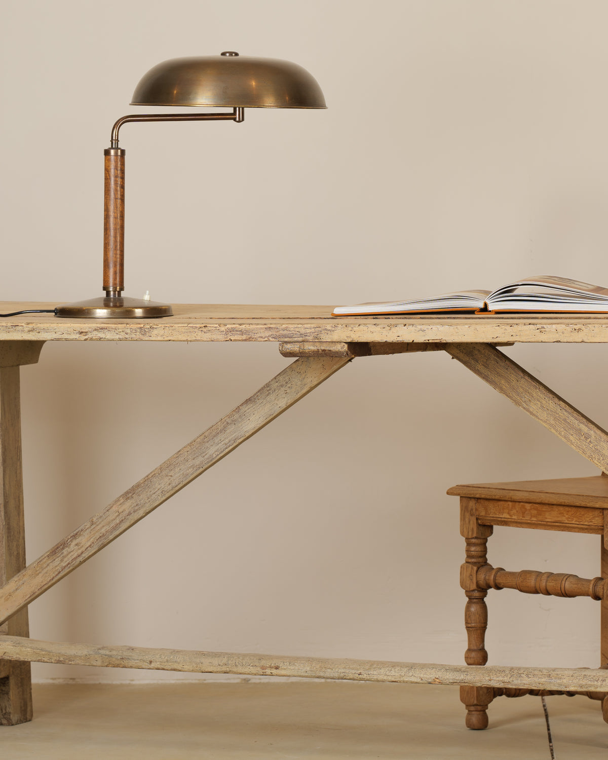 MESA CABALLETE DE PINO ITALIANO FINALES S. XIX ·