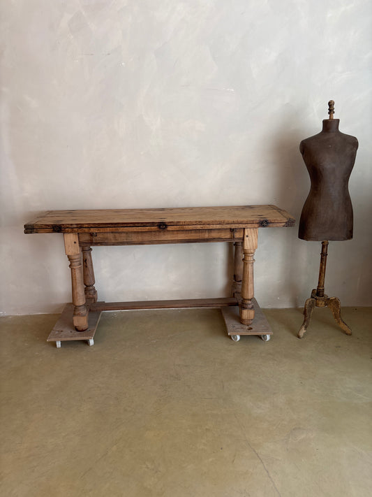 VERSATILE FRENCH OAK DINING TABLE WITH FLAPS S. XIX