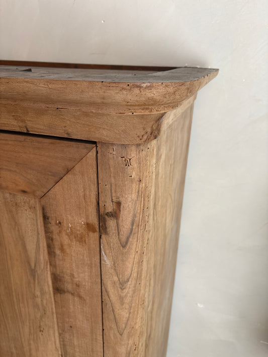 ANCIENNE BONNETIÈRE EN SAPIN, FIN XIXᵉ SIÈCLE