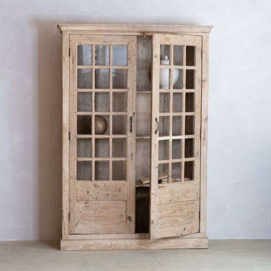 VITRINA RÚSTICA DE MADERA CON PUERTAS DE CRISTAL