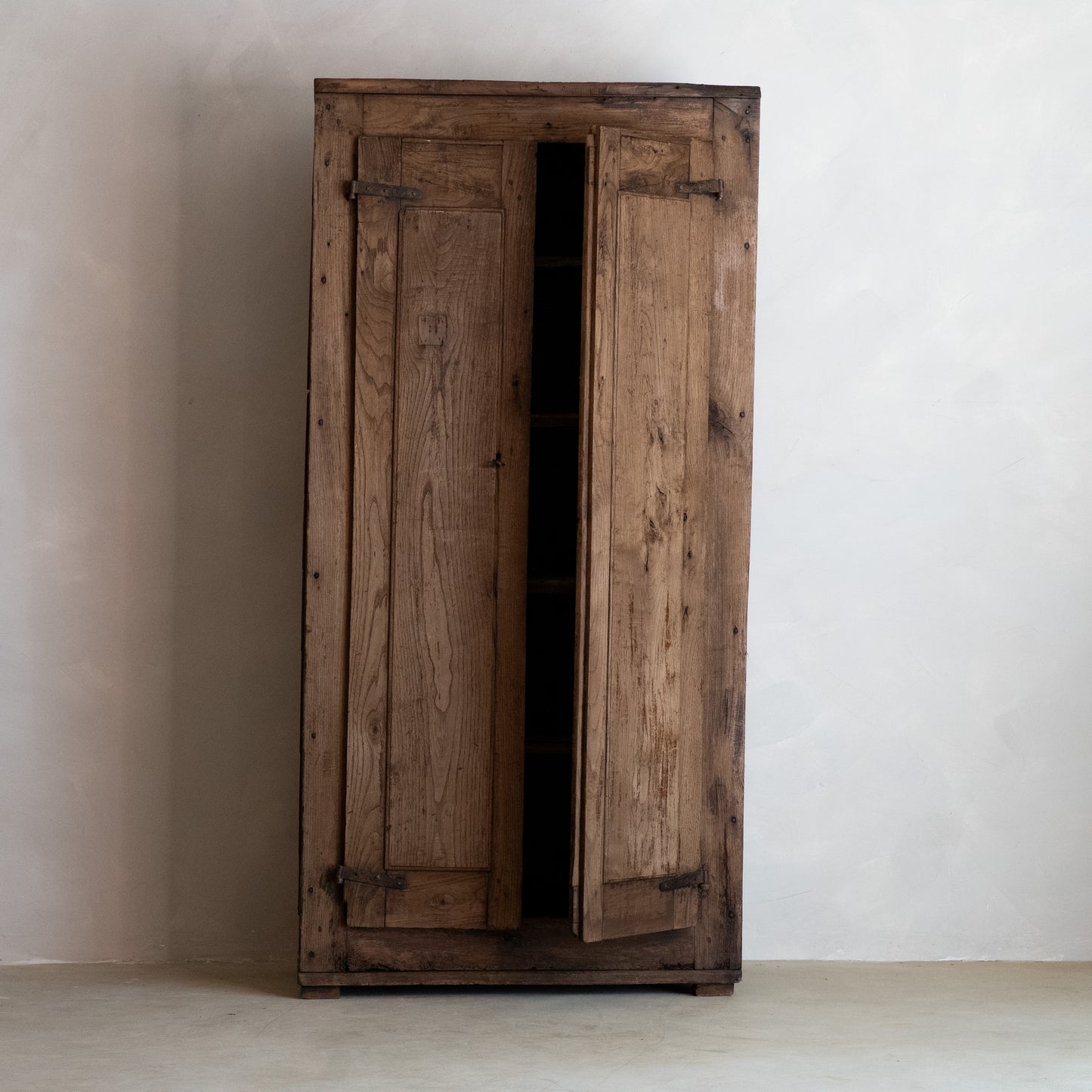 ARMARIO CAMPESINO DE ROBLE MACIZO S XIX