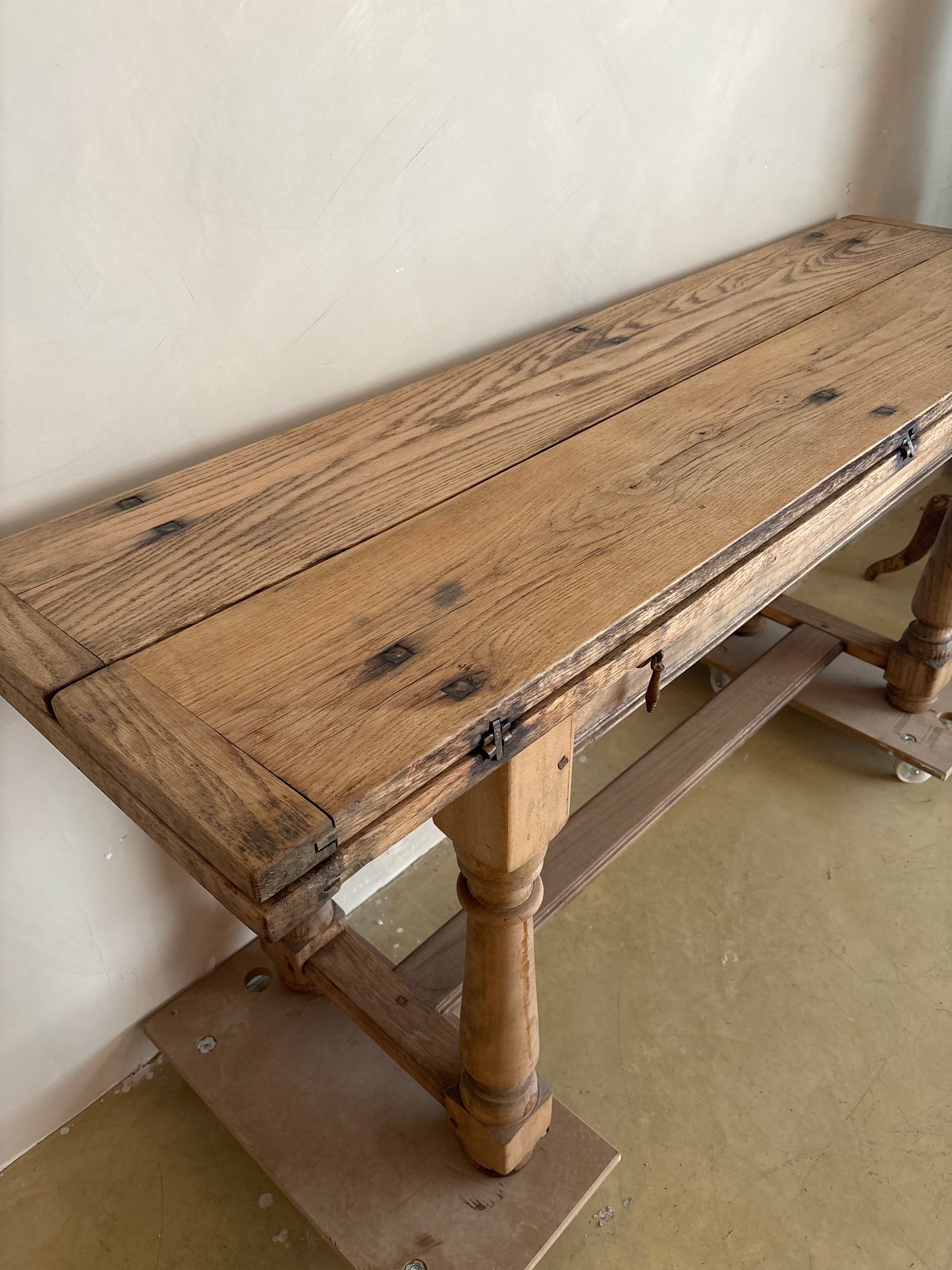 VERSATILE FRENCH OAK DINING TABLE WITH FLAPS S. XIX
