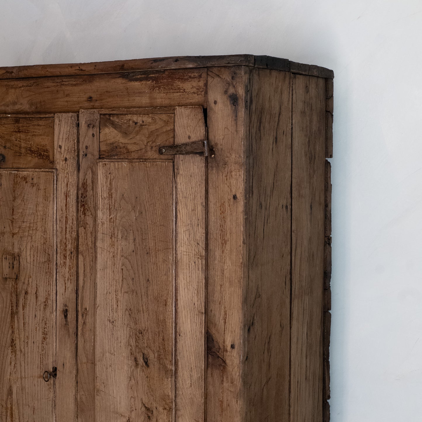 ARMARIO CAMPESINO DE ROBLE MACIZO S XIX