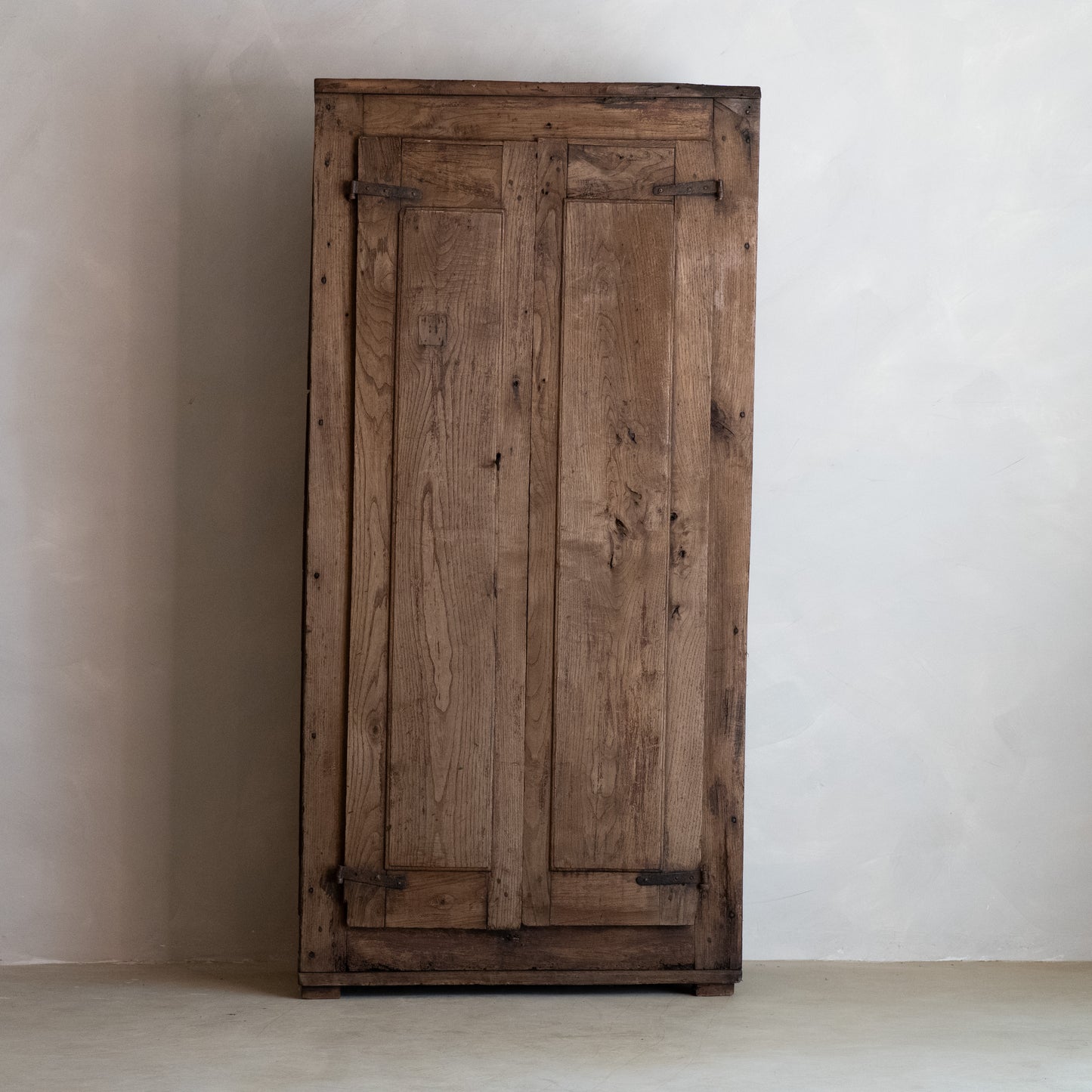 ARMARIO CAMPESINO DE ROBLE MACIZO S XIX