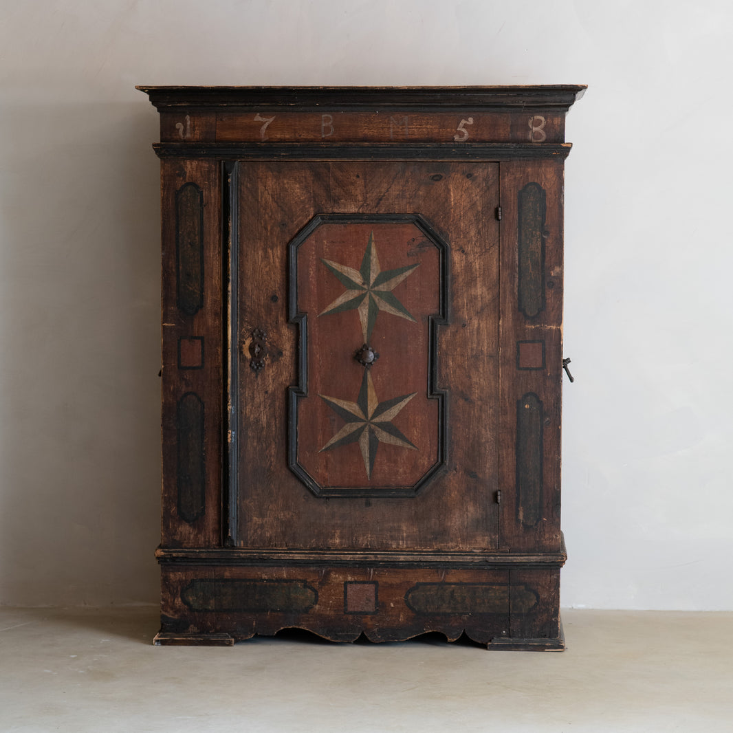 A FOLK ART WALL CABINET IN ORIGINAL PAINT, FRANCE S. XVIII
