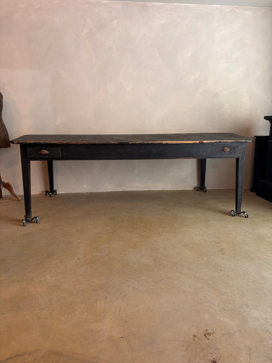 MESA ANTIGUA DE BIBLIOTECA DE PINO EBONIZADO