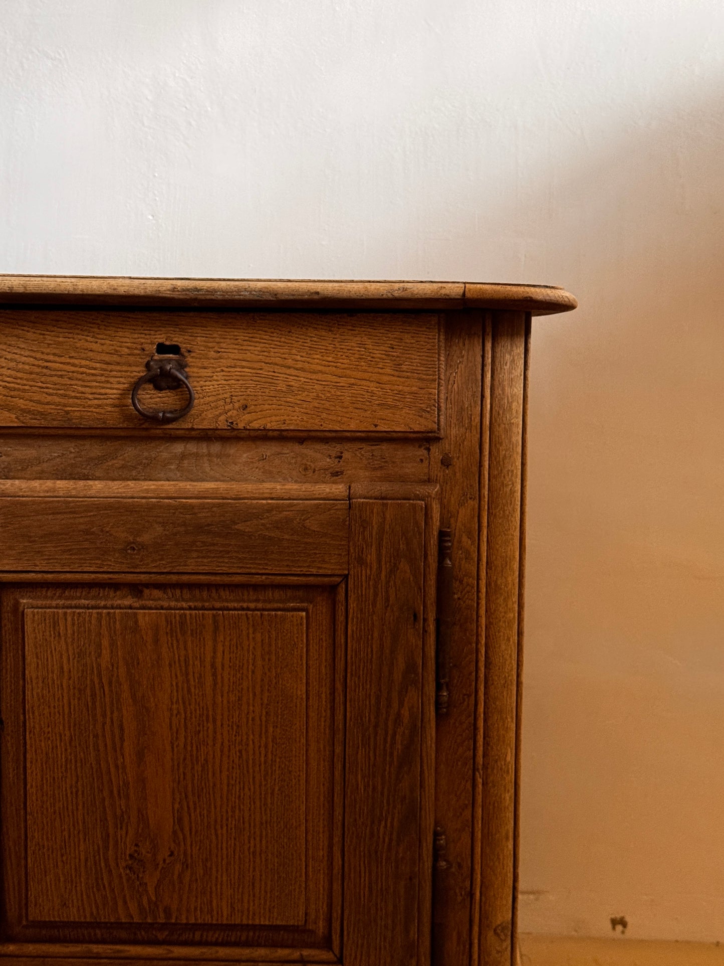 APARADOR DE ROBLE MACIZO Siglo XIX