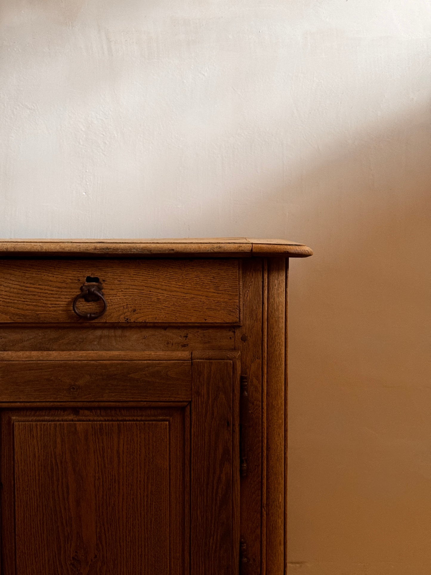 APARADOR DE ROBLE MACIZO Siglo XIX