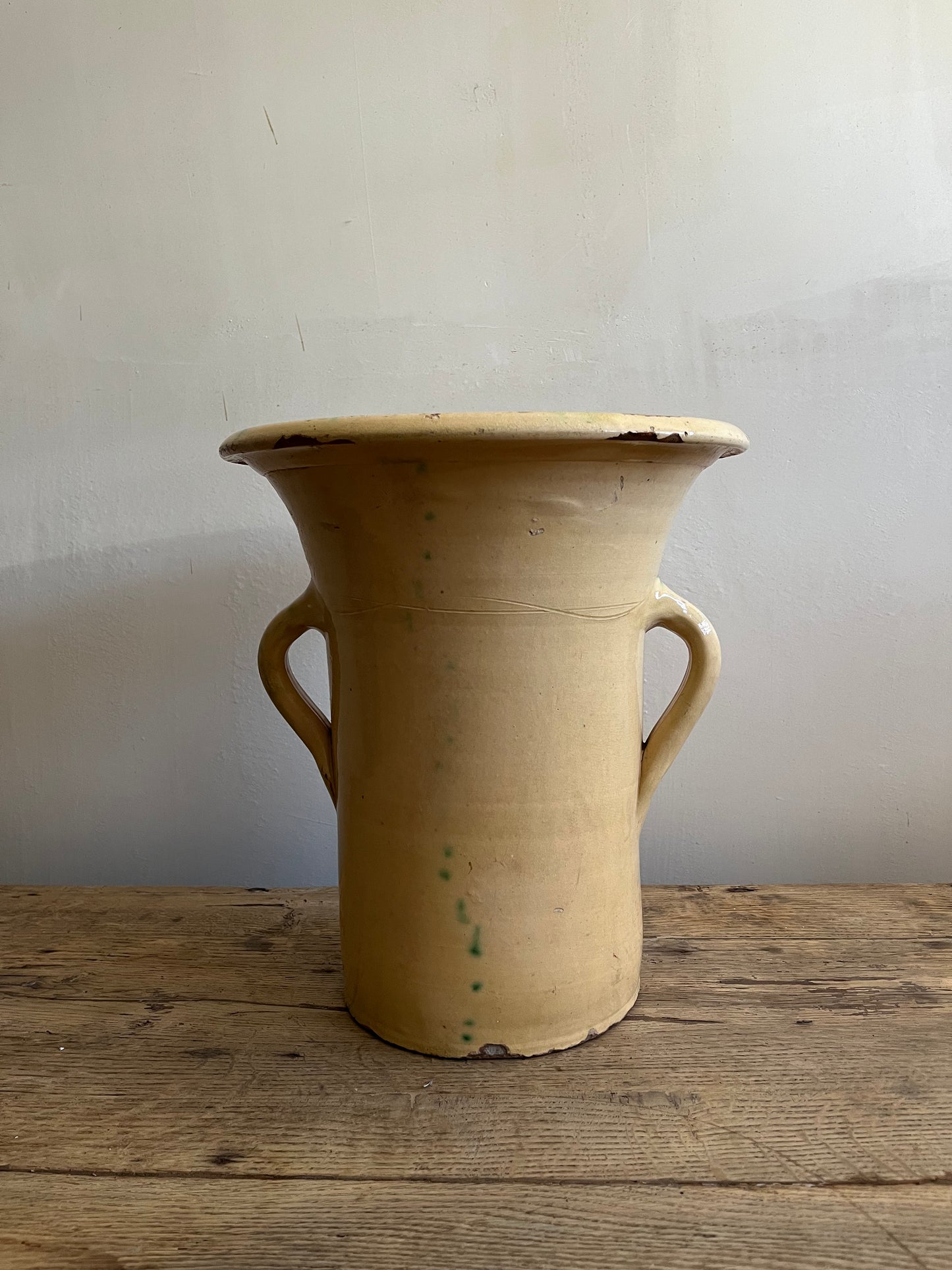 Vasija de barro vidriado del siglo XIX