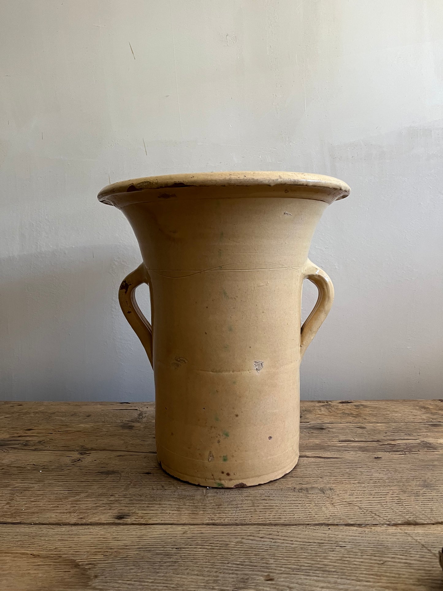 Vasija de barro vidriado del siglo XIX