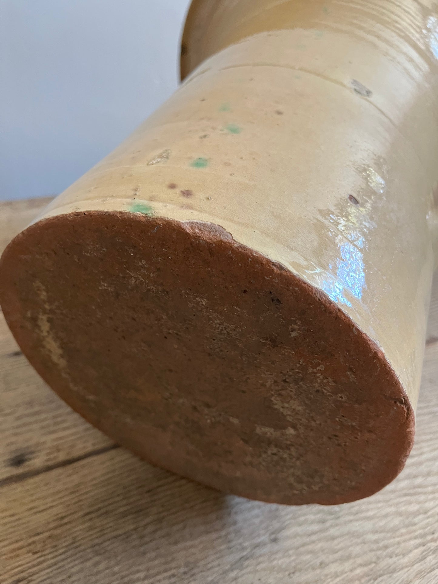 Vasija de barro vidriado del siglo XIX