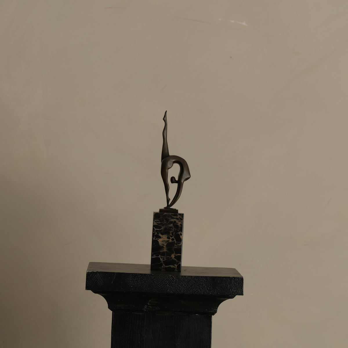 SCULPTURE “CONTORTION”