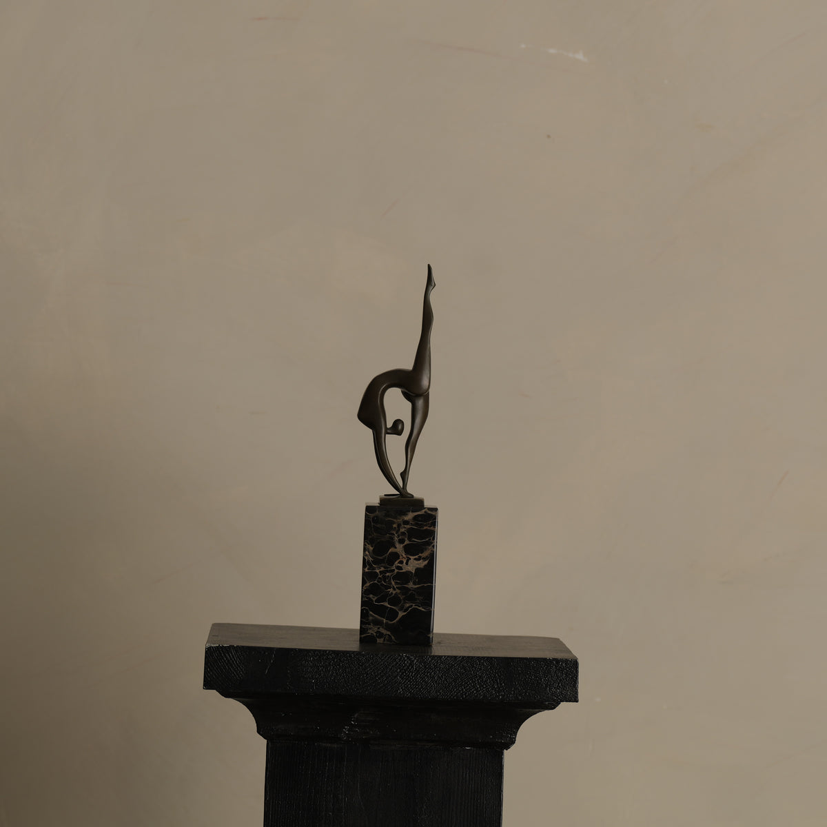 SCULPTURE “CONTORTION”