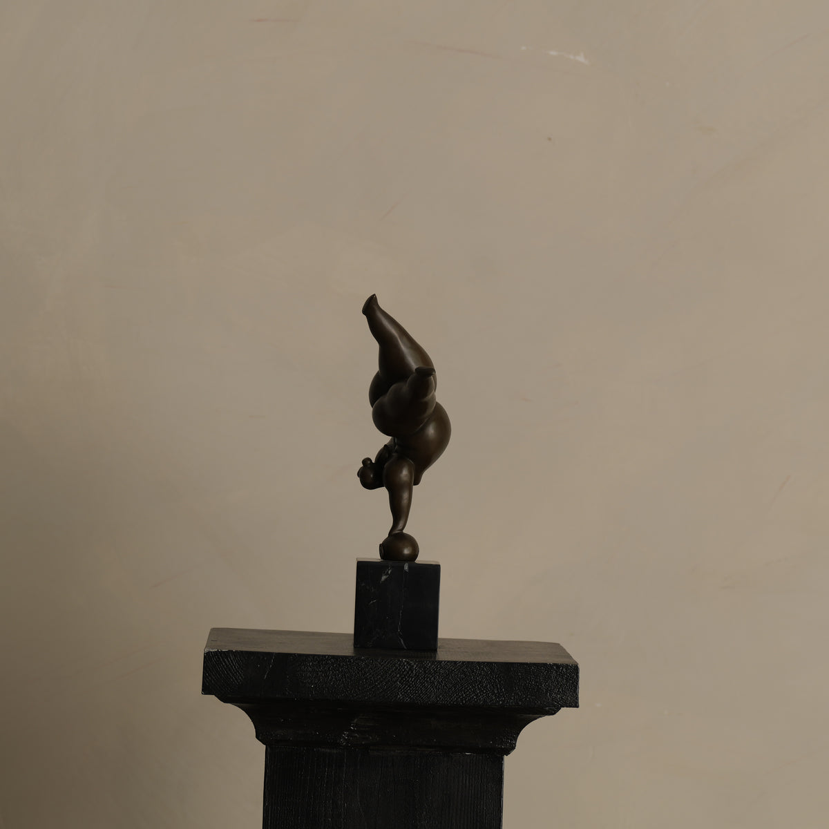 ESCULTURA “GRAVEDAD” — MILO