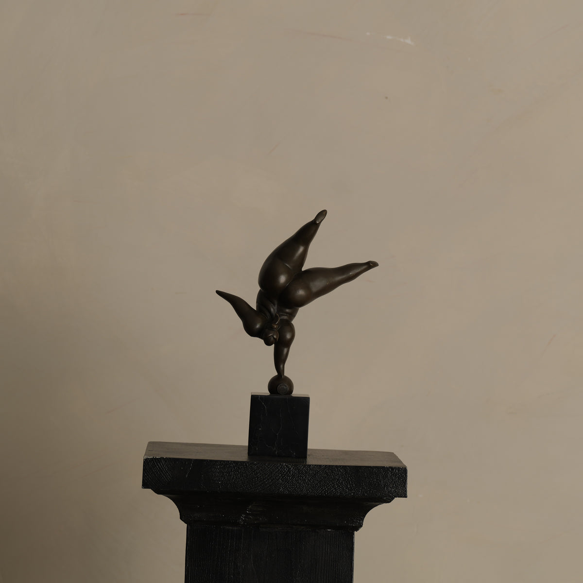 ESCULTURA “GRAVEDAD” — MILO