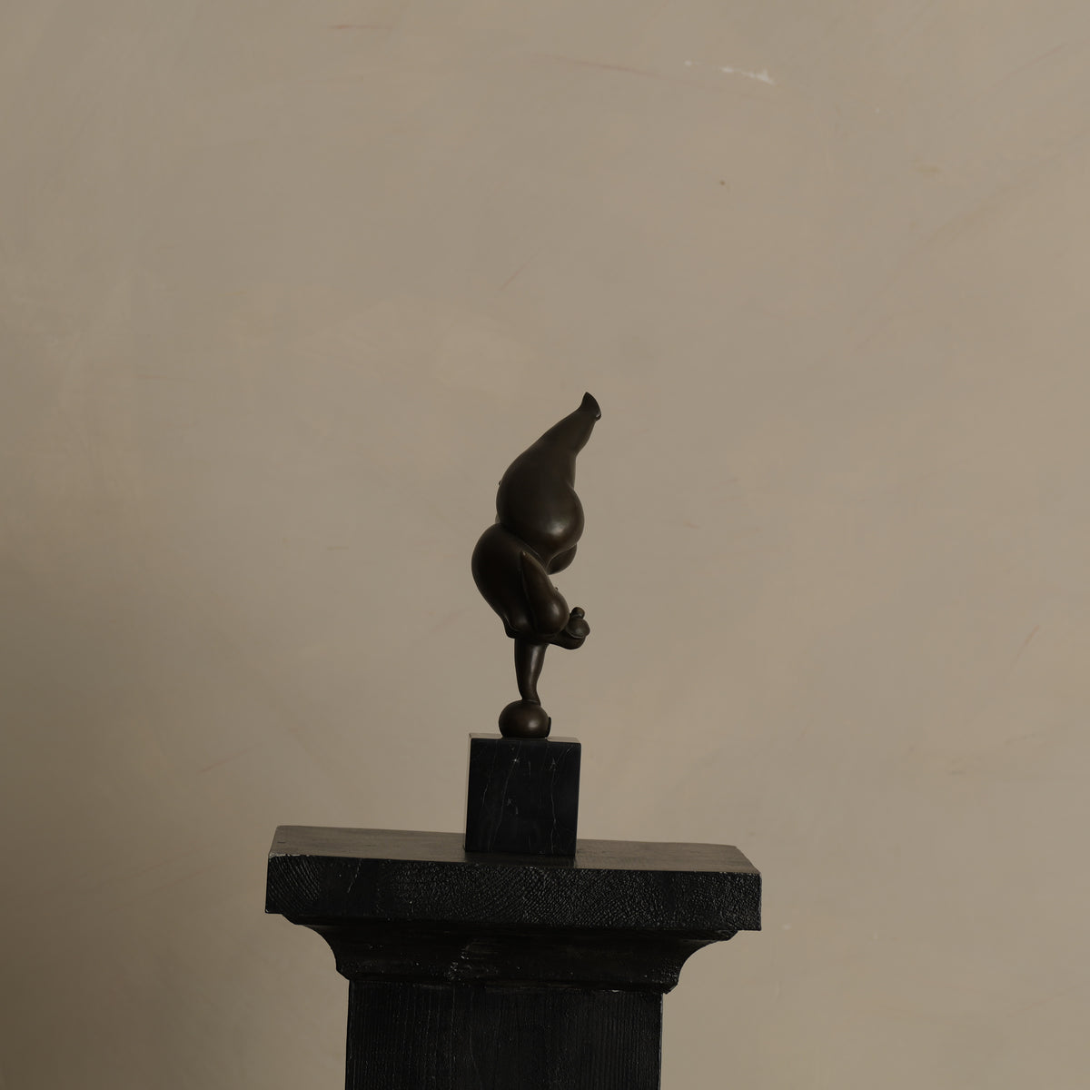 ESCULTURA “GRAVEDAD” — MILO