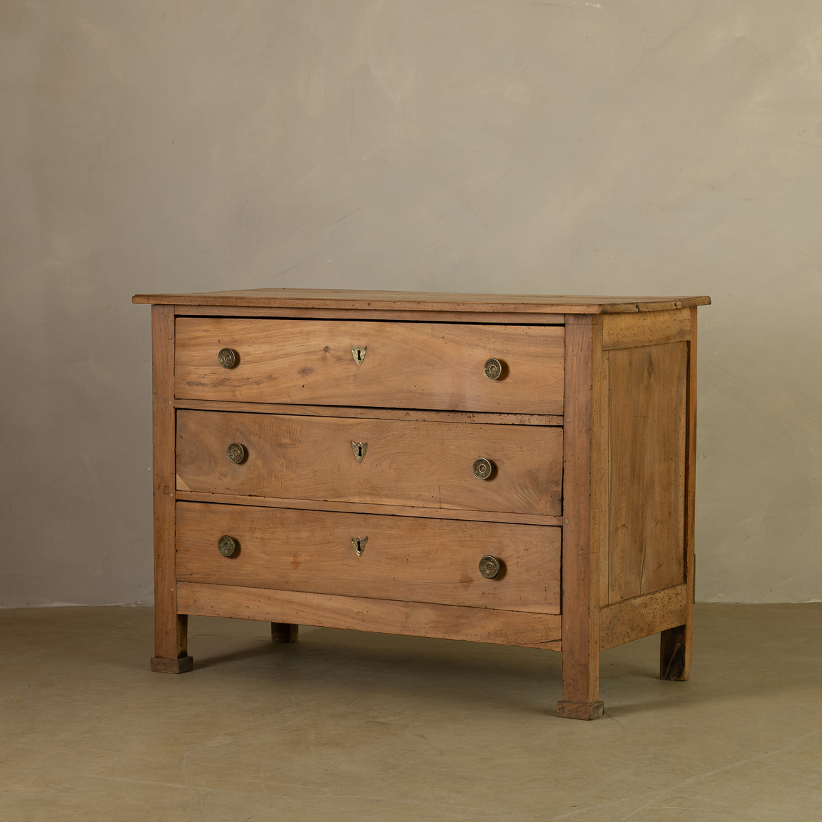 CÓMODA PROVINCIAL ITALIANA EN MADERA MACIZA, SIGLO XIX