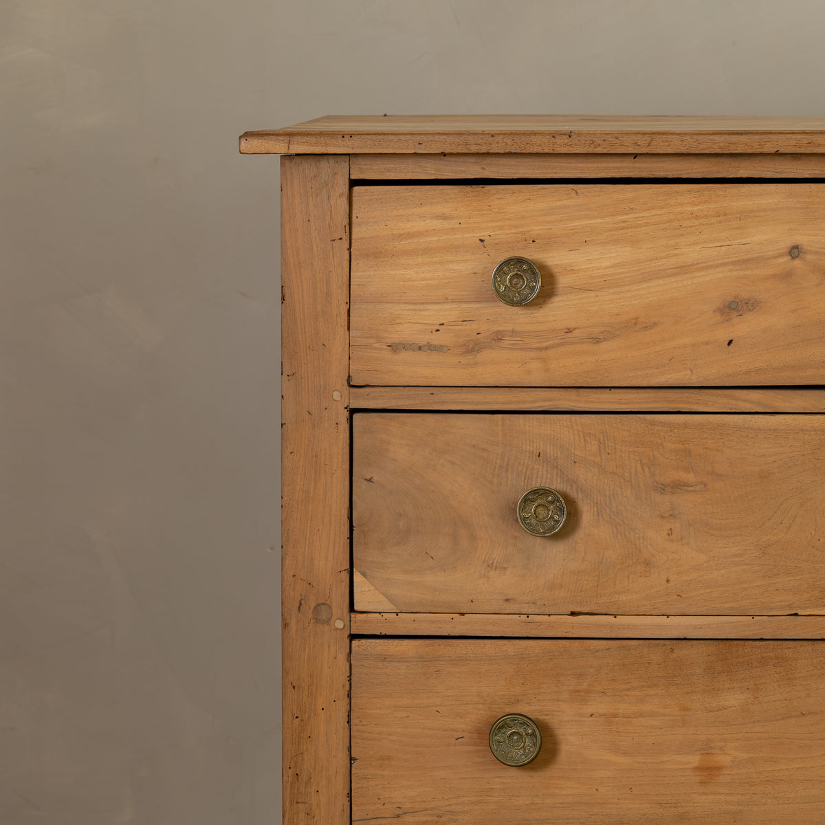 CÓMODA PROVINCIAL ITALIANA EN MADERA MACIZA, SIGLO XIX