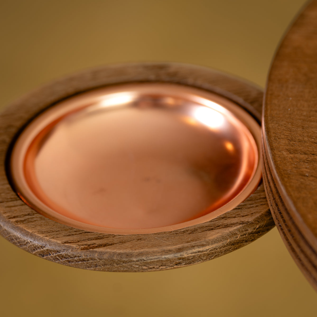 'SMOKER' SIDE TABLE