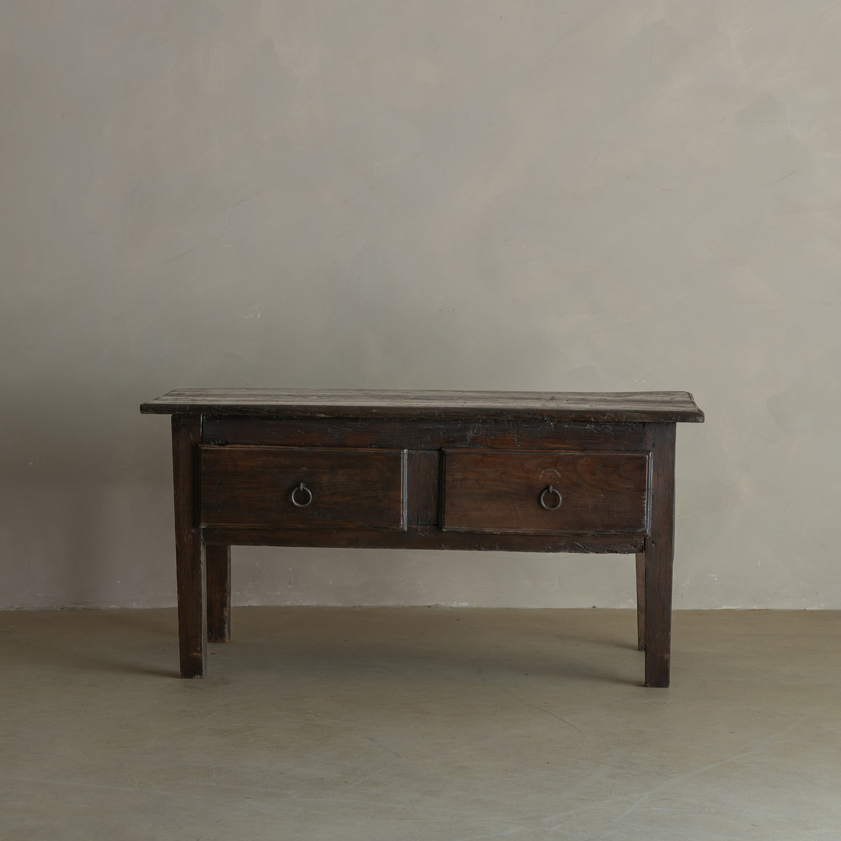 MESA DE CENTRO ANTIGUA DEL SIGLO XVIII, DE MADERA DE CASTAÑO DEL NORTE DE PORTUGAL