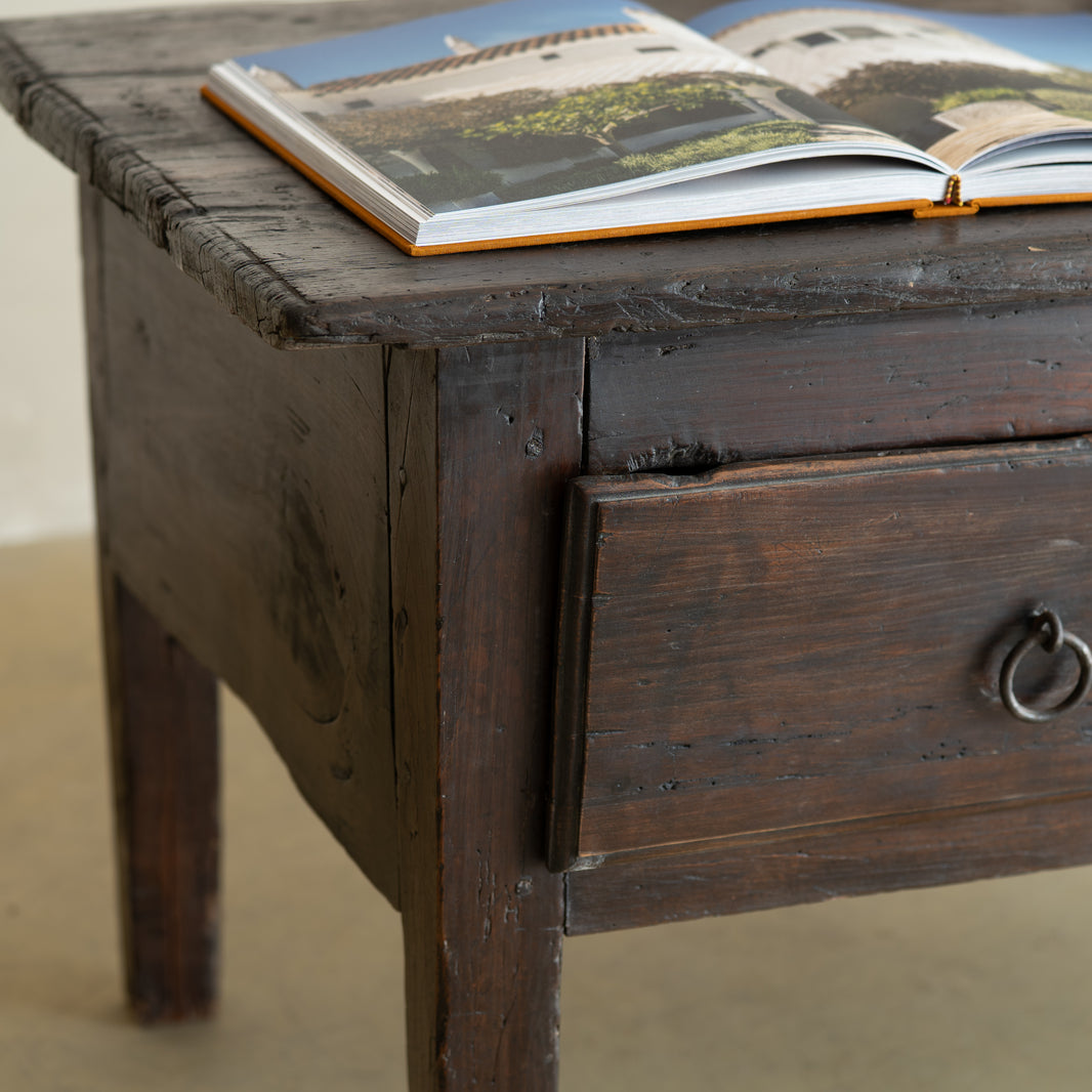 MESA DE CENTRO ANTIGUA DEL SIGLO XVIII, DE MADERA DE CASTAÑO DEL NORTE DE PORTUGAL