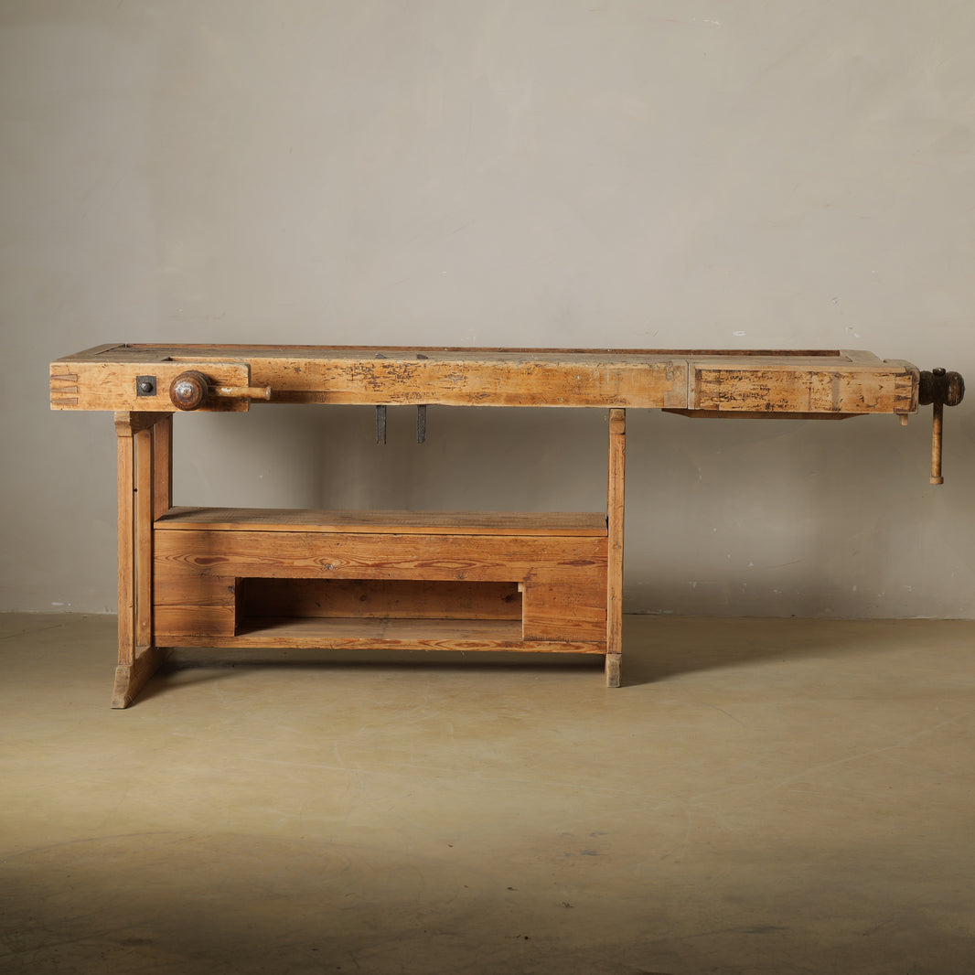 BANCO DE CARPINTERO ANTIGUO DE MADERA MACIZA, SWEDEN, CIRCA 1940