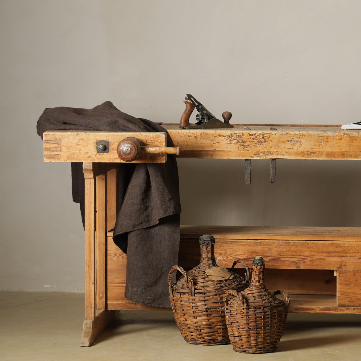 BANCO DE CARPINTERO ANTIGUO DE MADERA MACIZA, SWEDEN, CIRCA 1940
