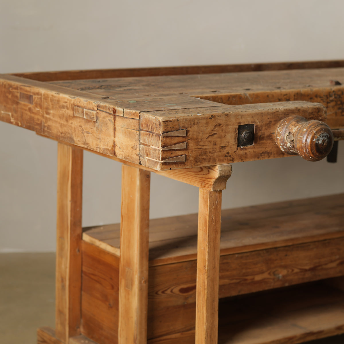 BANCO DE CARPINTERO ANTIGUO DE MADERA MACIZA, SWEDEN, CIRCA 1940